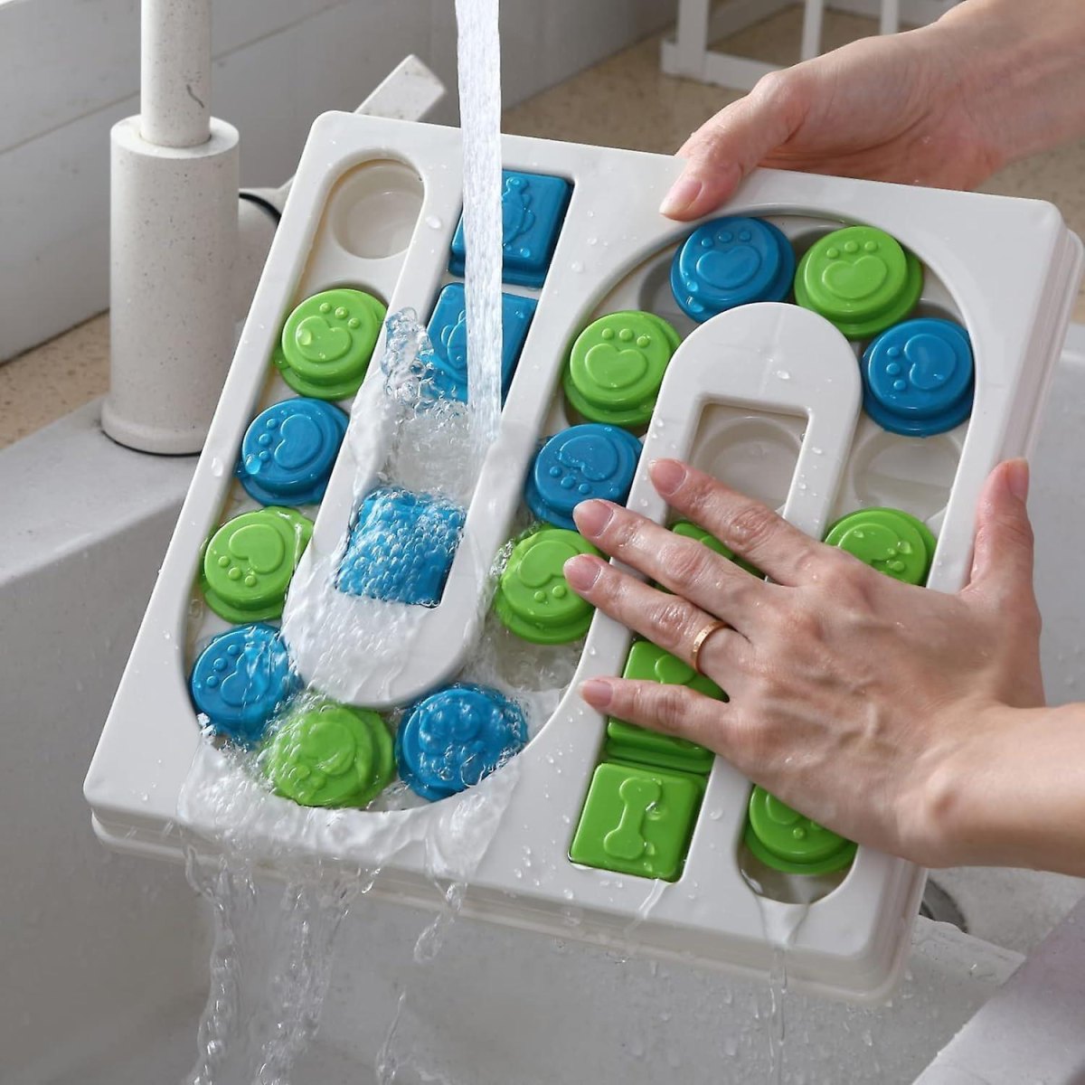 Cleaning puppy puzzle training toy
